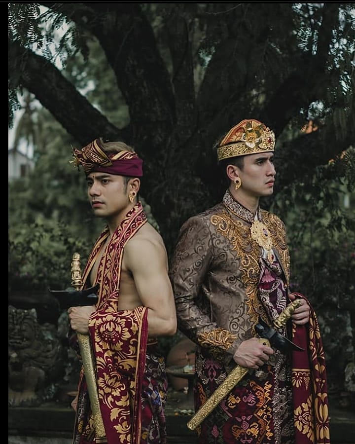 7 Potret Verrell Bramasta pakai baju adat Bali, gagah & memesona