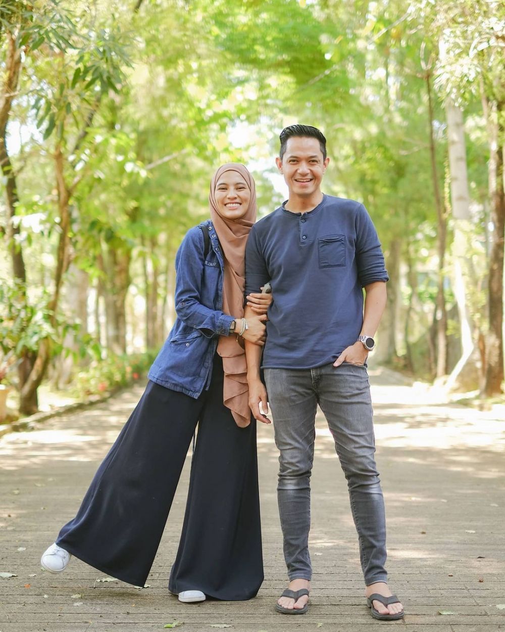 12 Pasangan seleb ini terpaut usia lebih dari 10 tahun, ada Aldi Taher