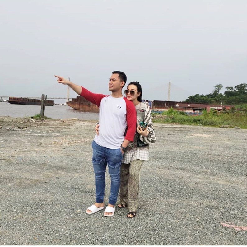 Momen 8 pasang seleb bulan madu di tengah pandemi, romantis abis