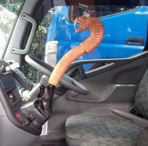 10 Bentuk tuas persneling mobil ini absurd, ada bentuk tangan