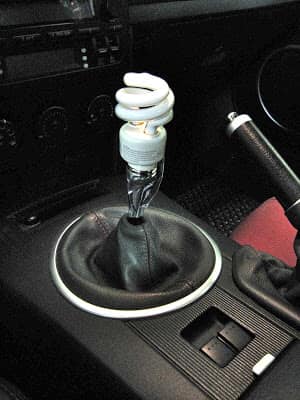 10 Bentuk tuas persneling mobil ini absurd, ada bentuk tangan