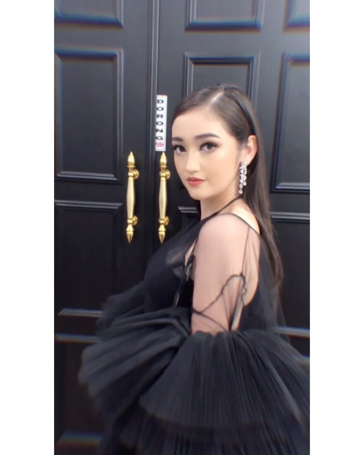 10 Gaya pemotretan Felicya Angelista & Ranty Maria, gayanya elegan