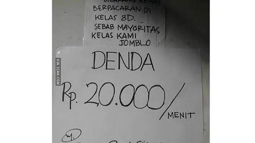 9 Spanduk dilarang pacaran ini bikin jomblo senyum jahat