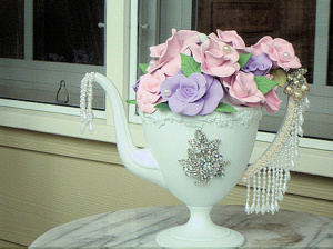 10 Desain teko ini bentuknya absurd, nyeleneh abis