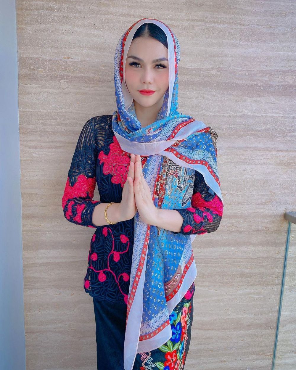 Jadi mualaf, ini 10 potret DJ Butterfly dalam balutan hijab