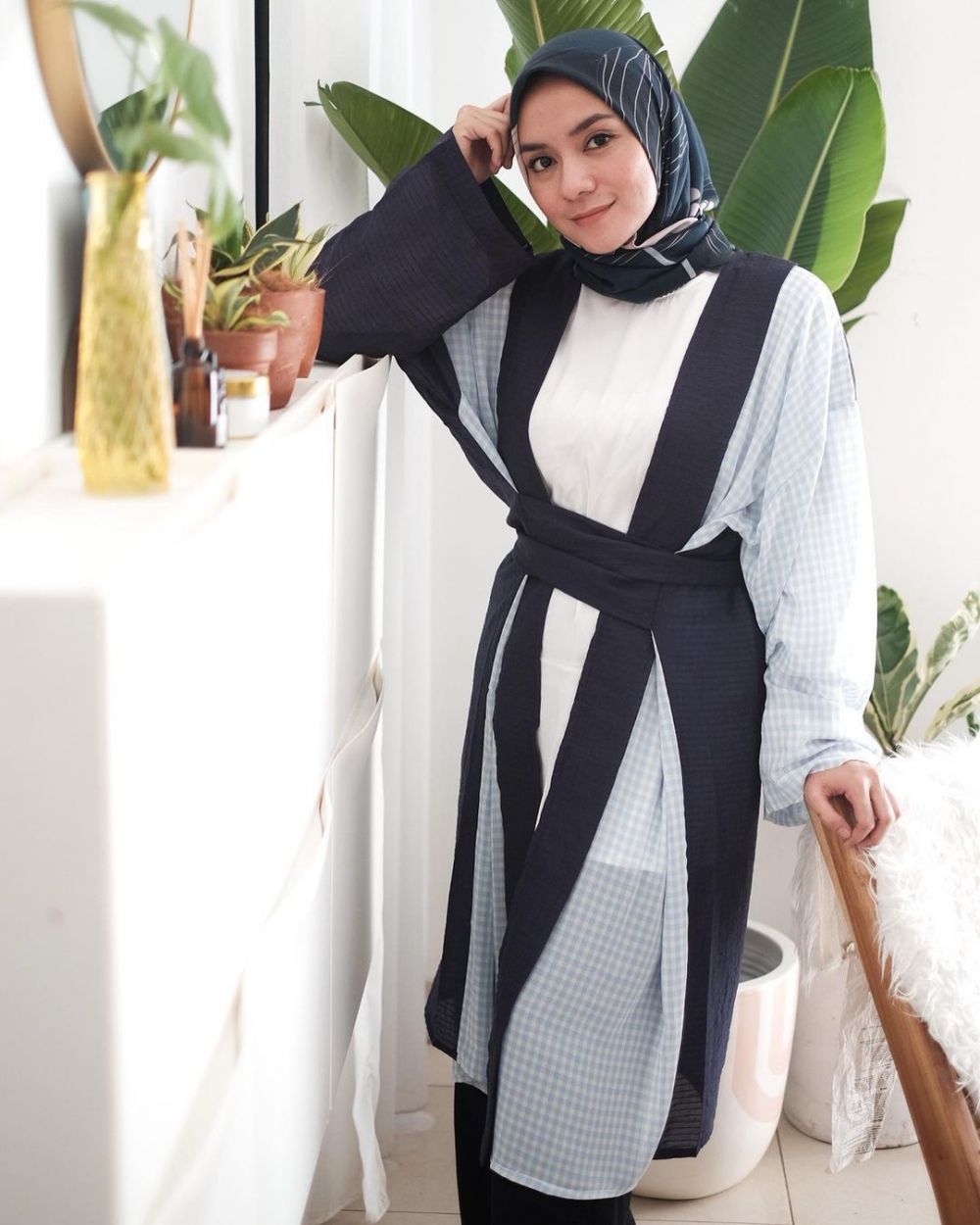 8 Seleb melahirkan anak pertama di usia muda, penuh perjuangan