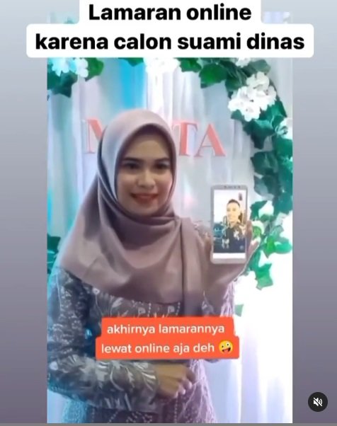 Kekasih tak bisa pulang, wanita ini dilamar secara virtual