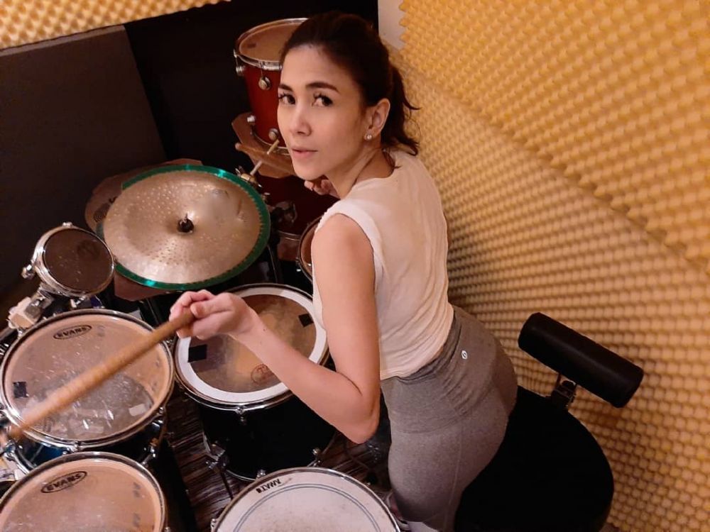 10 Pesona Dee Adnan, arsitek cantik kekasih Tyo Nugros