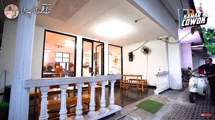 10 Potret bengkel milik Alitt Susanto, ada kafe dan salonnya