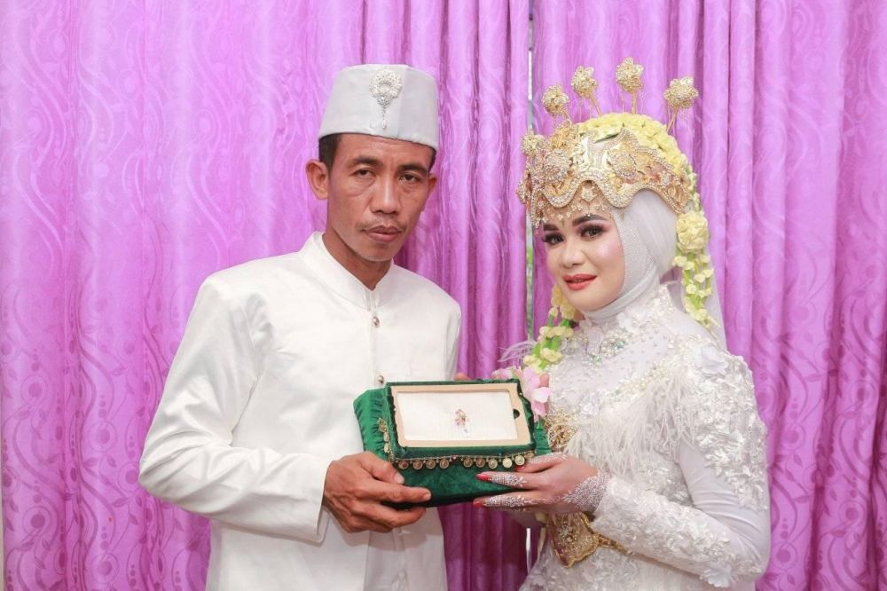 pengantin mirip Presiden Jokowi © Facebook pengantin mirip Presiden Jokowi © Facebook