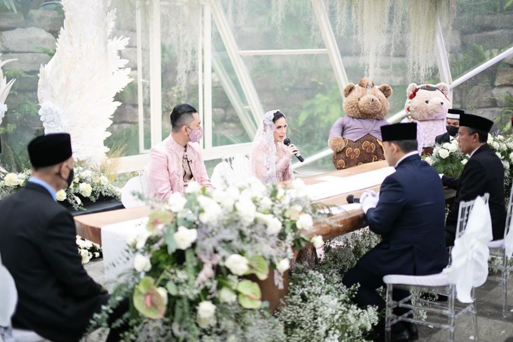 8 Momen pernikahan Sally Adelia 'Girls Squad', bernuansa garden party