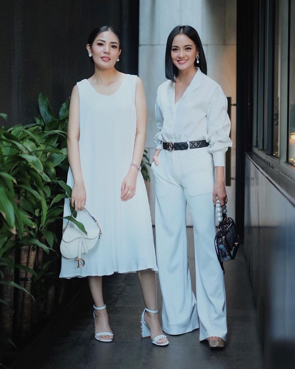 10 Potret persahabatan Ririn Ekawati dan Nindy Ayunda, gayanya kompak