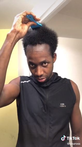 Awalnya botak, pria ini tiba-tiba gondrong setelah sisiran