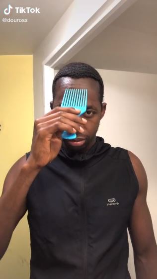 Awalnya botak, pria ini tiba-tiba gondrong setelah sisiran