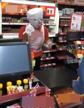 10 Tingkah kocak pegawai minimarket ini absurd banget