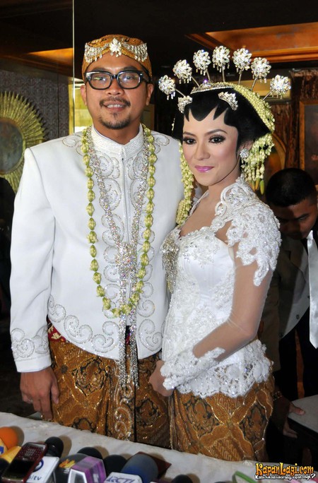 Beda gaya 9 mantan seleb cilik saat menikah, curi perhatian