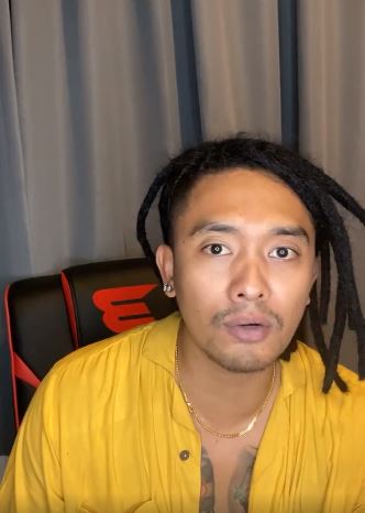 9 Potret terbaru komika Uus, keren dengan rambut gimbal