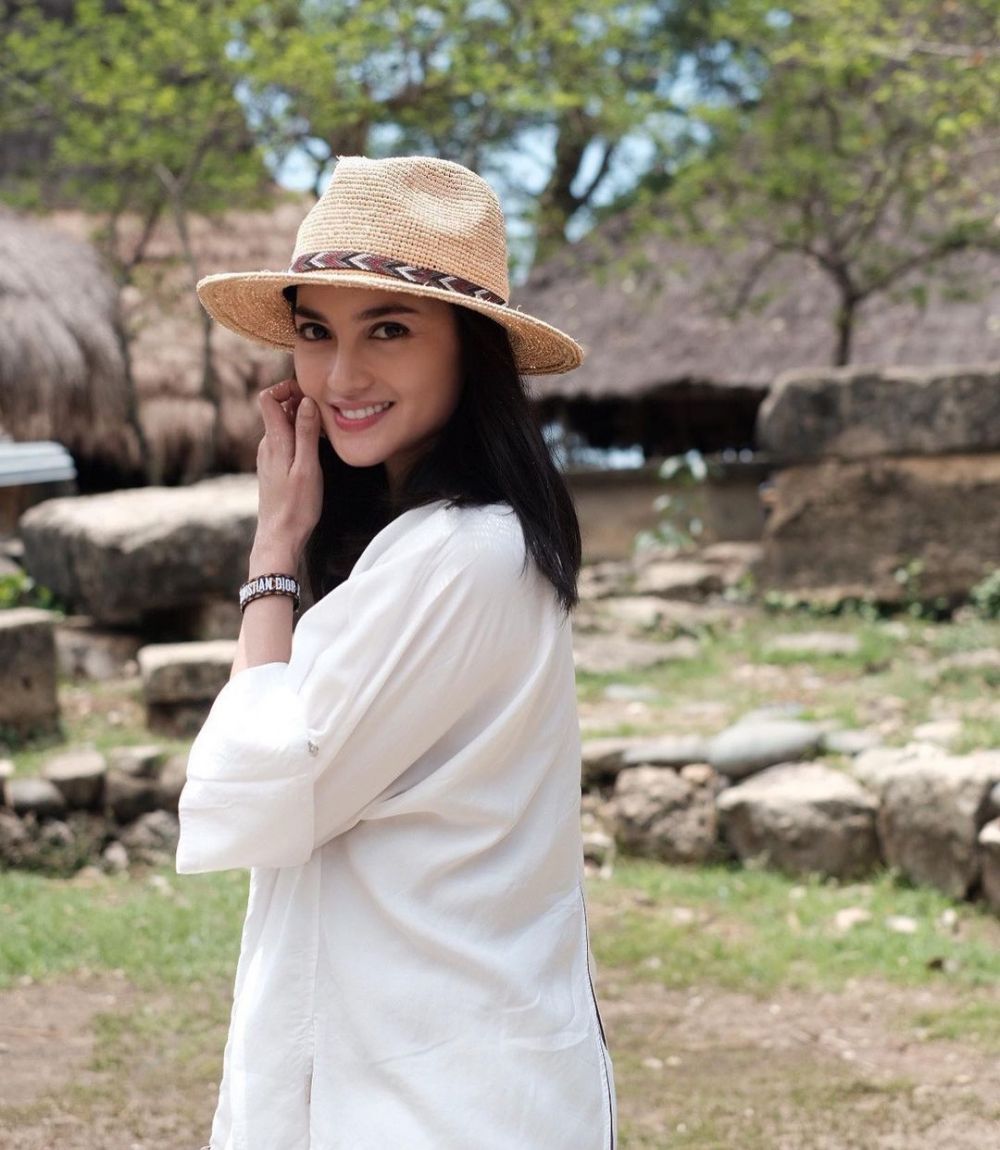 4 Seleb liburan di Sumba saat pandemi, Ririn Ekawati ikut aksi sosial