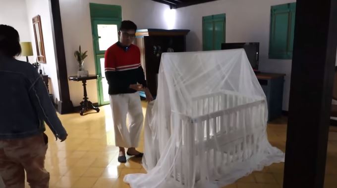 9 Potret villa Tya Ariestya nginap di Magelang, dikelilingi 8 gunung