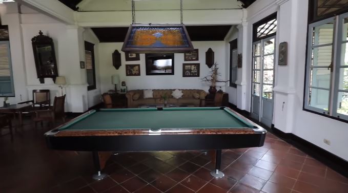 9 Potret villa Tya Ariestya nginap di Magelang, dikelilingi 8 gunung