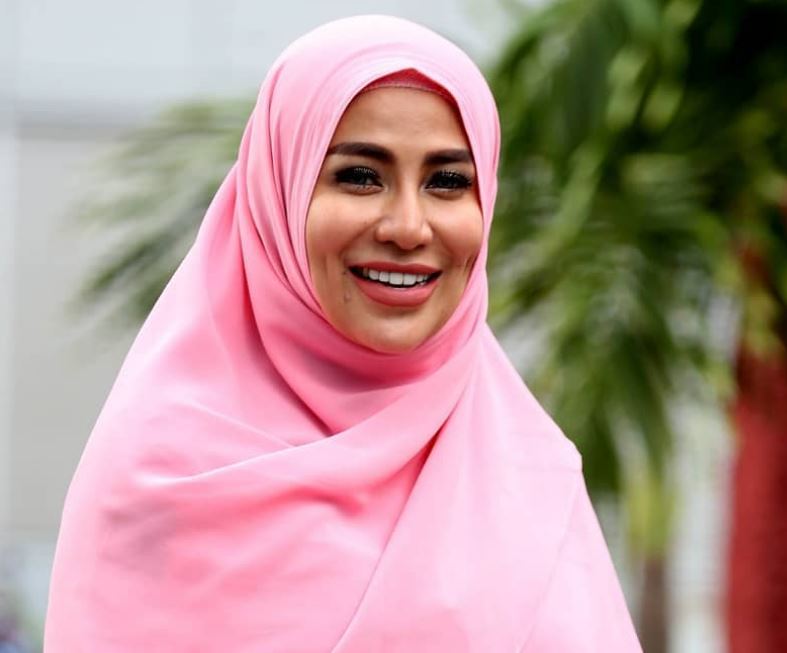 Dulu lekat image seksi, 6 DJ ngetop Tanah Air ini mantap berhijrah