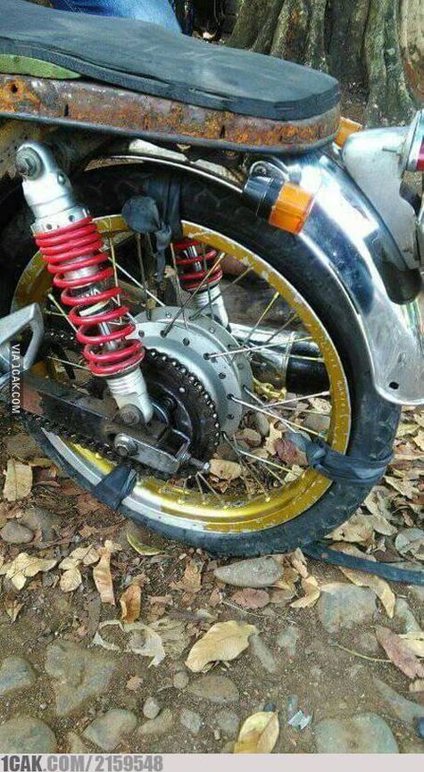 10 Modifikasi roda motor ini absurdnya bikin gagal paham