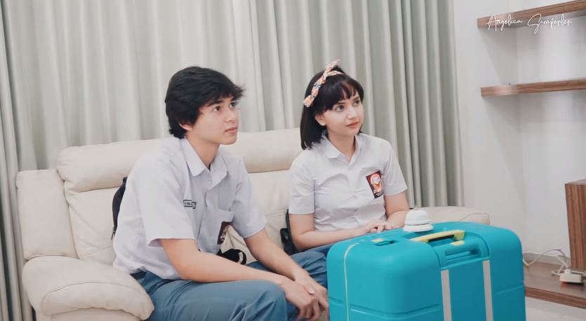 Jarang tersorot, ini momen 6 pemain FTV bareng anak tirinya