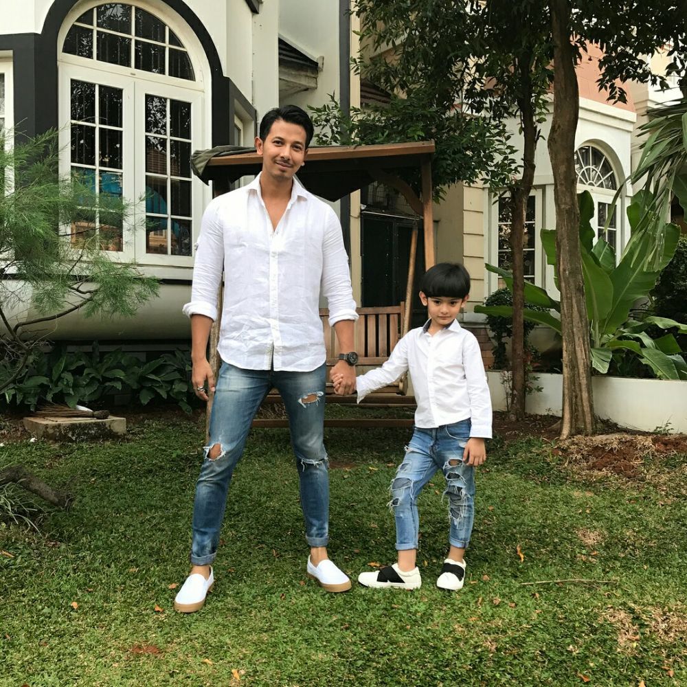 Jarang tersorot, ini momen 6 pemain FTV bareng anak tirinya