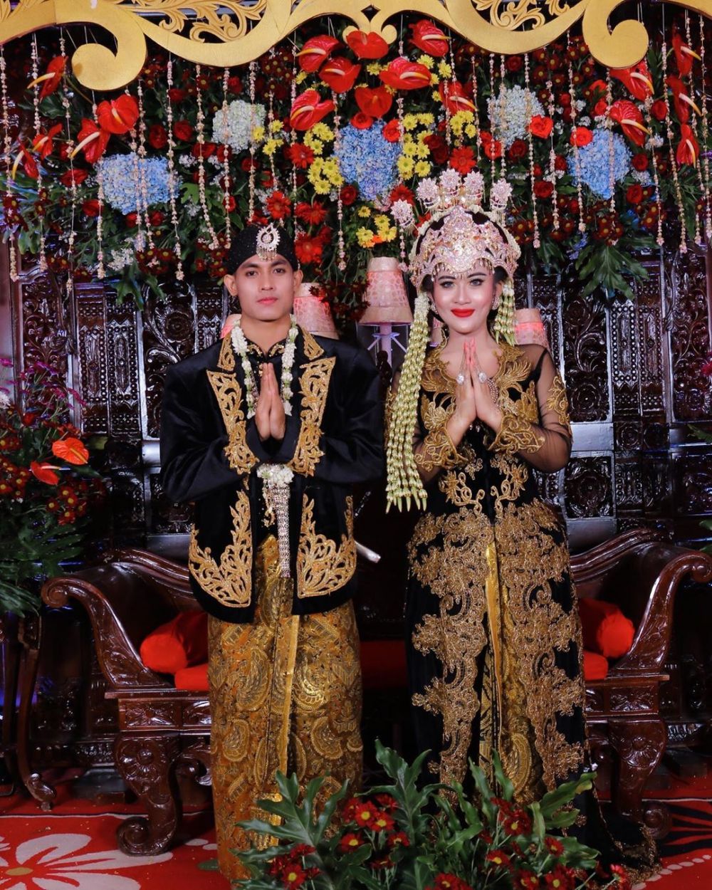 Momen pernikahan 10 penyanyi dengan adat Jawa, terbaru Tata Janeeta