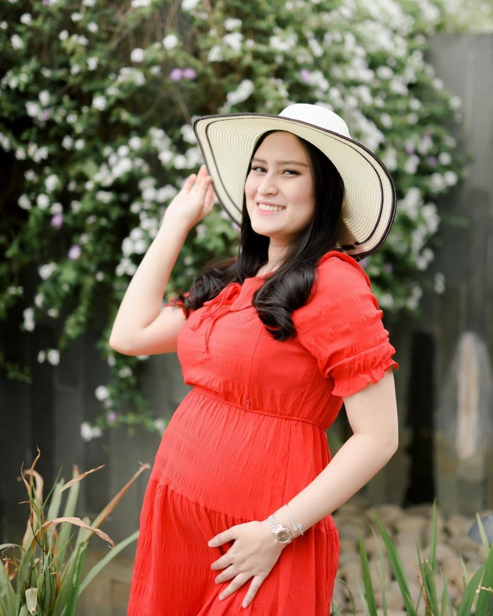 7 Potret maternity Angbeen Rishi & Adly Fairuz, simpel tapi elegan