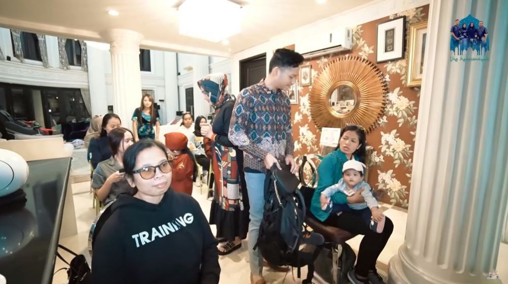 10 Potret kompak 'Dayang-Dayang Cinere', ART Ashanty yang hits