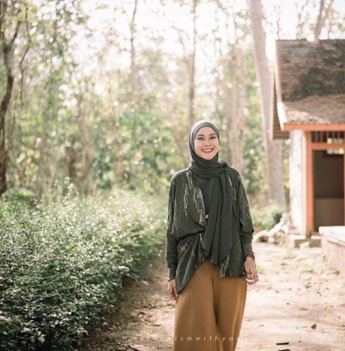 10 Seleb punya brand fashion sendiri, produknya curi perhatian