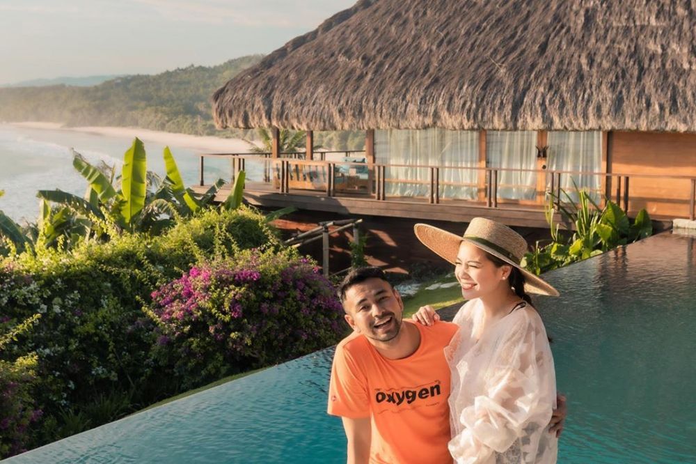 10 Momen liburan Raffi Ahmad dan Nagita di Sumba, belajar menenun kain