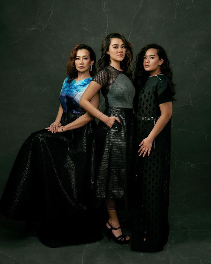 Pemotretan 8 seleb dan putrinya dalam berbagai tema, bak sahabatan