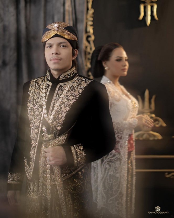 Masih pacaran, gaya pemotretan 10 seleb ini bak prewedding