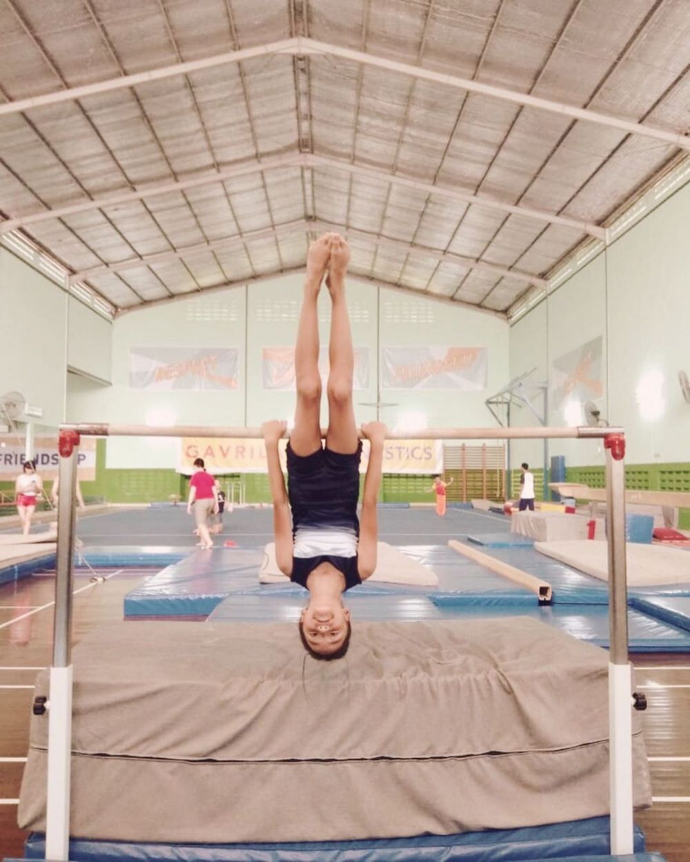 10 Potret Queenesia Sabrina, putri Darius Sinathrya jadi atlet senam