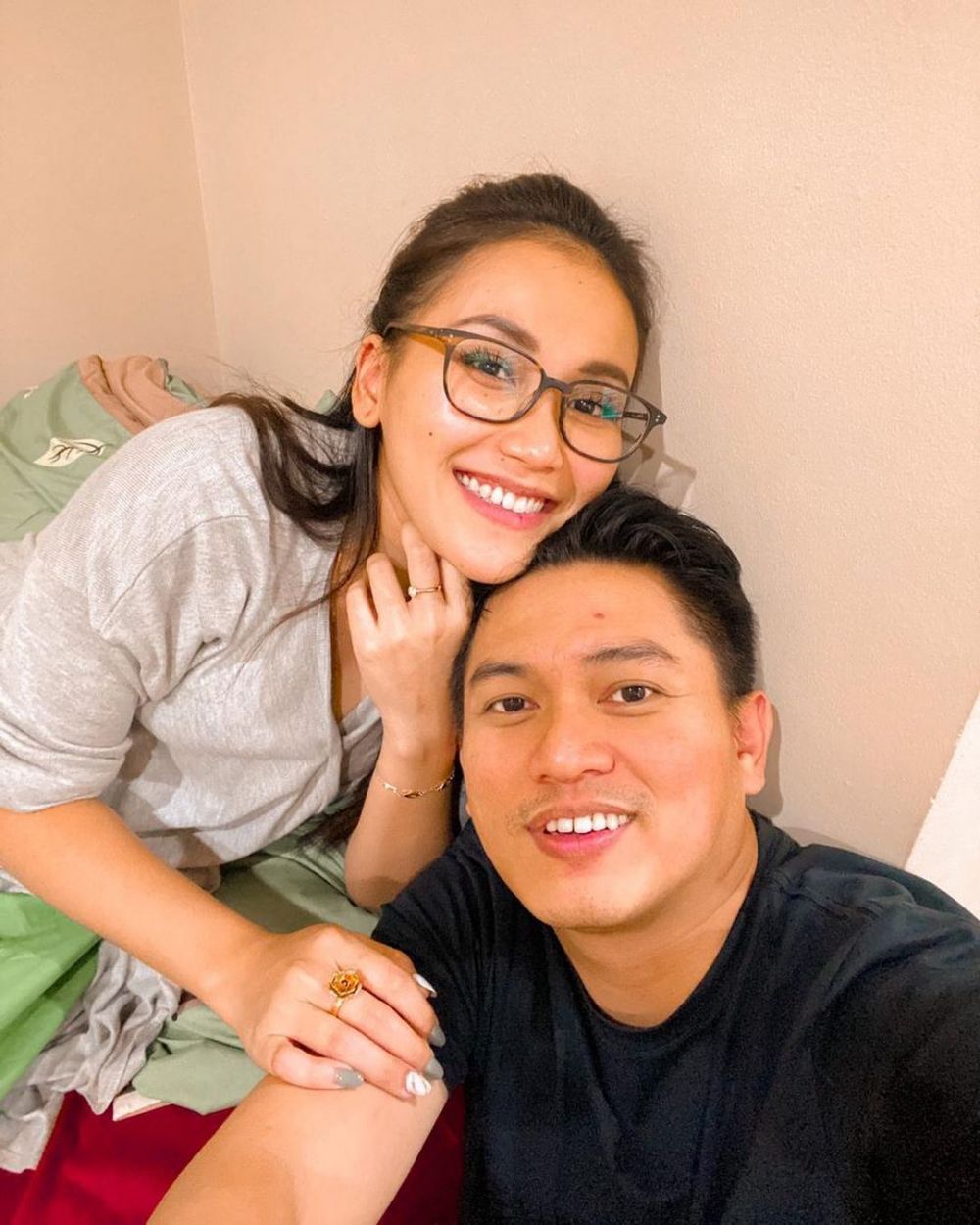 Momen kebersamaan Ayu Ting Ting dan calon anak sambung, curi perhatian