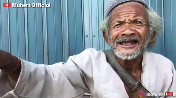 Kisah kakek 85 tahun jalan keliling kota demi cari rezeki, bikin haru