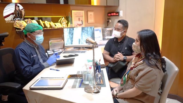 10 Momen Momo Geisha lakukan USG kehamilan anak ke-2, curi perhatian