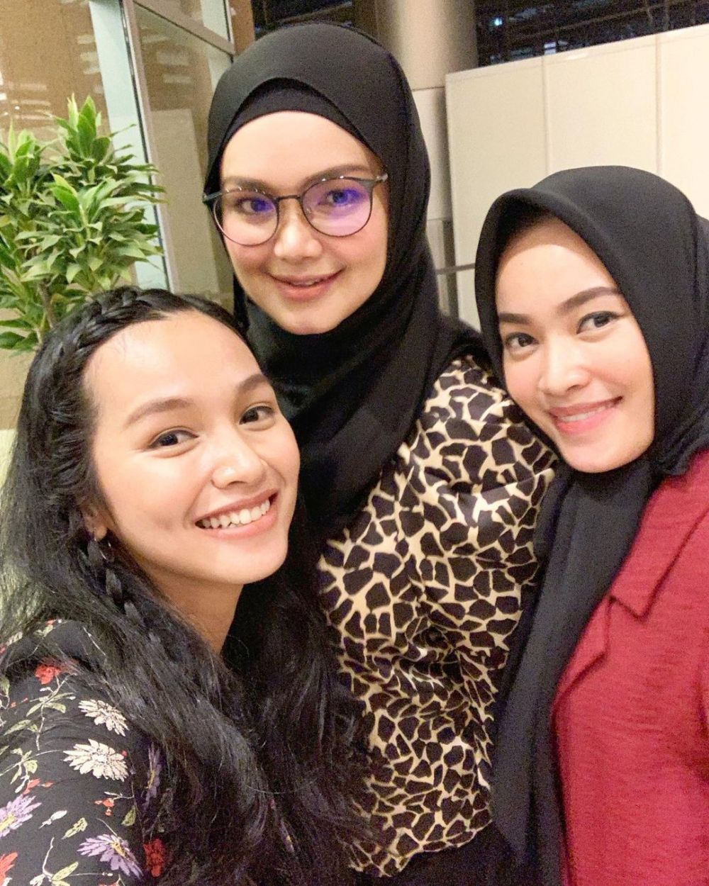10 Potret kompak Kinanti 'Preman Pensiun' dan Siti Nurhaliza