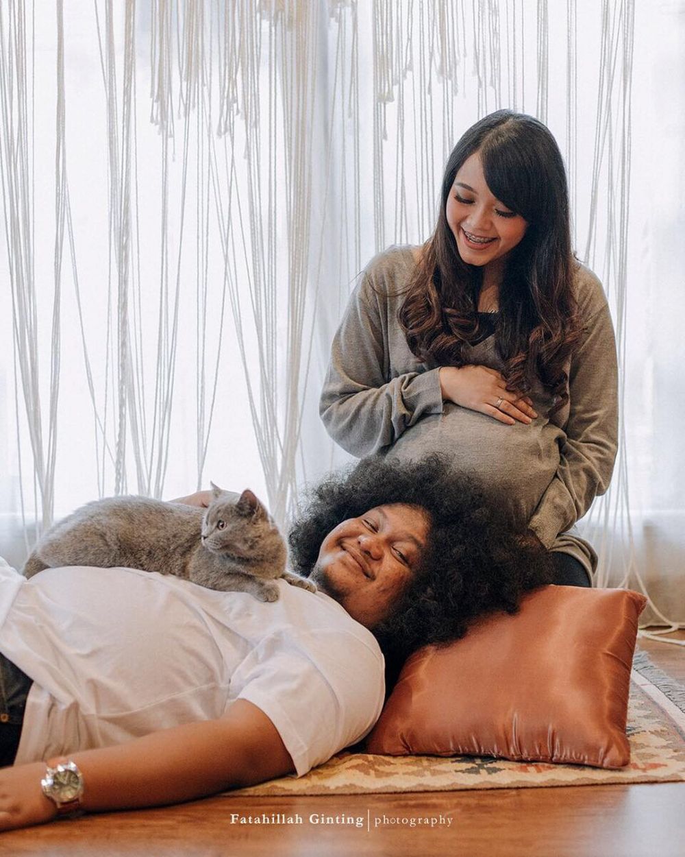 Pemotretan unik 8 seleb bareng kucing, gayanya curi perhatian
