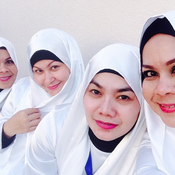 Biasa tampil glamor, 8 potret Sarita Abdul Mukti tanpa makeup tebal