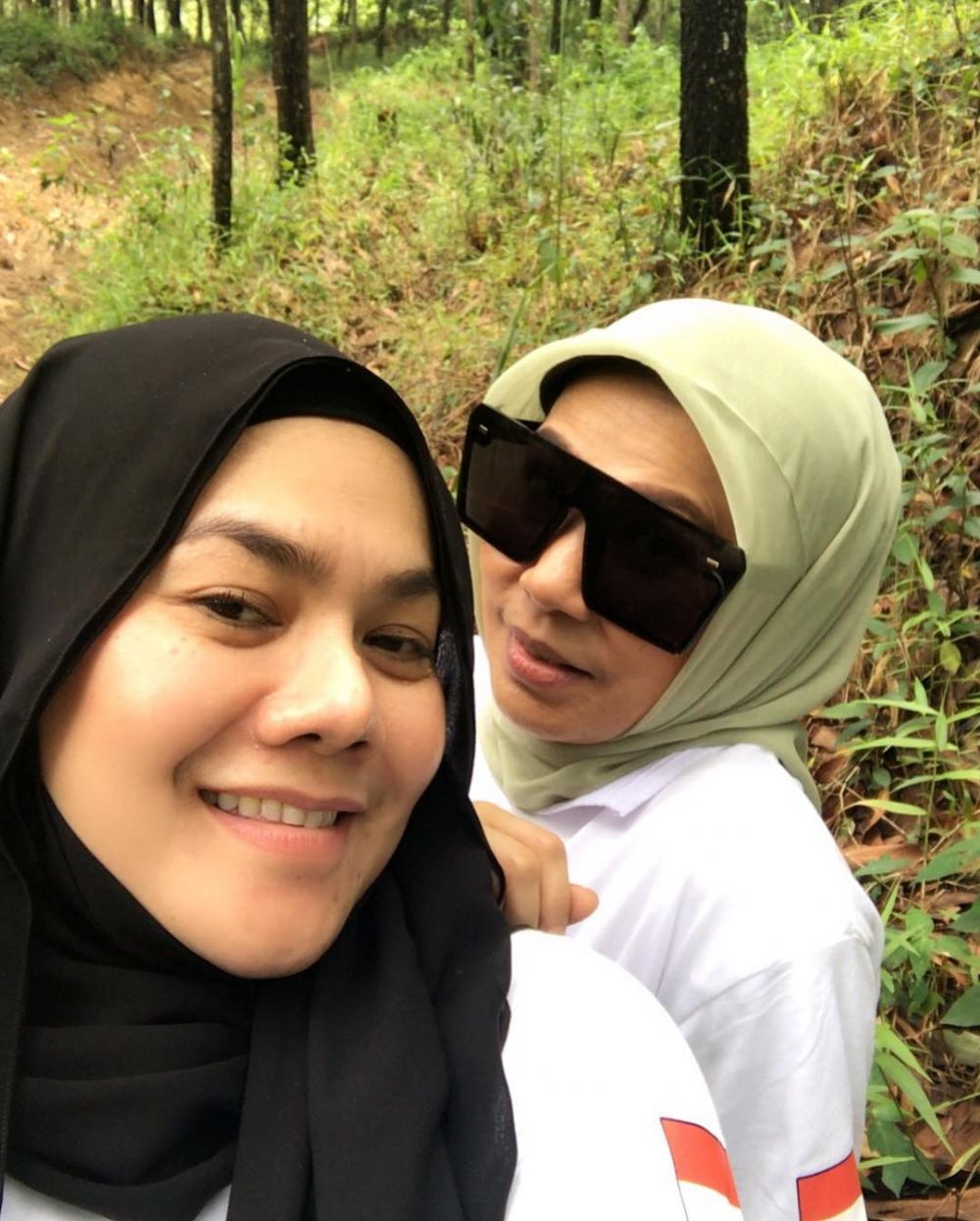 Biasa tampil glamor, 8 potret Sarita Abdul Mukti tanpa makeup tebal