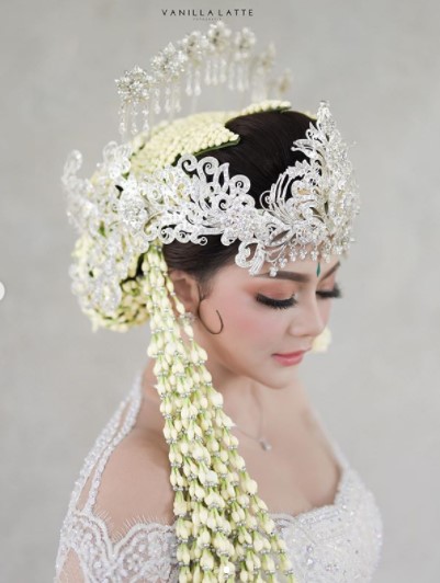 9 Momen pernikahan Jenita Janet, penuh khidmat