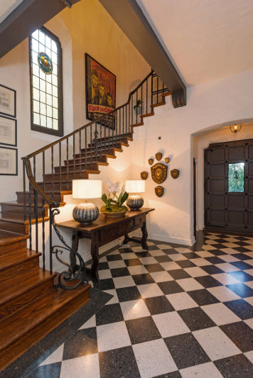 Renovasi bangunan kolonial, ini 9 potret rumah Robert Pattinson