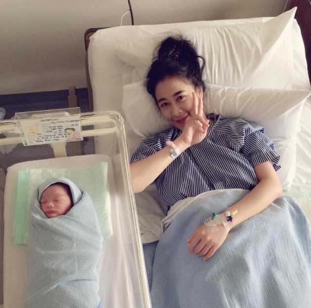 Momen bahagia 6 pedangdut melahirkan anak pertama, penuh perjuangan