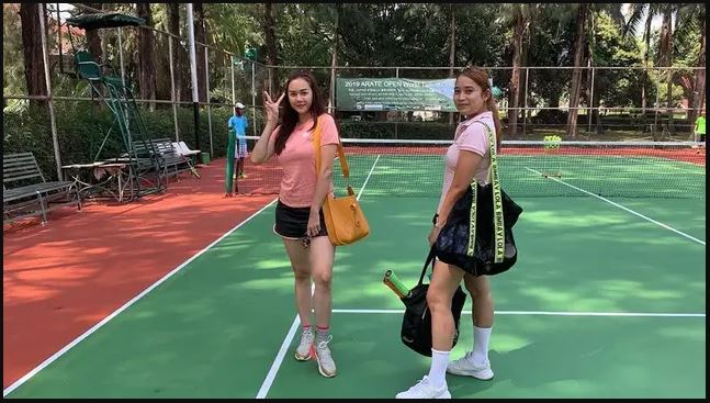 Gaya 7 seleb cantik saat main tenis, Syahrini terlihat cetar