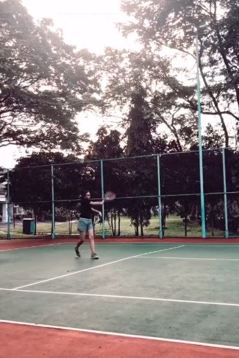 Gaya 7 seleb cantik saat main tenis, Syahrini terlihat cetar