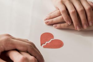 40 Kata-kata bucin dalam bahasa Inggris, cocok untuk status sosmed