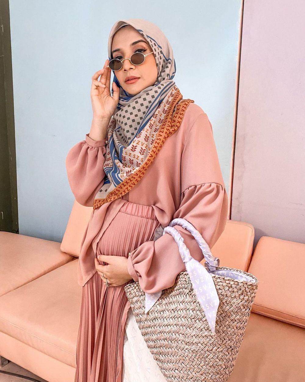 10 Potret Zaskia Sungkar pamer baby bump, auranya makin terpancar